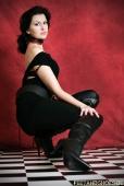 Isabella &ndash; Bildserie 2 &ndash; Füße und Schuhe in HD bei FeetandShoes.de